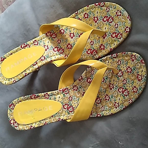 Rampage Heeled Flipflop Sandles - Picture 6 of 10